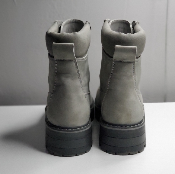 Gray, Cristen, combat boots - Picture 5 of 7